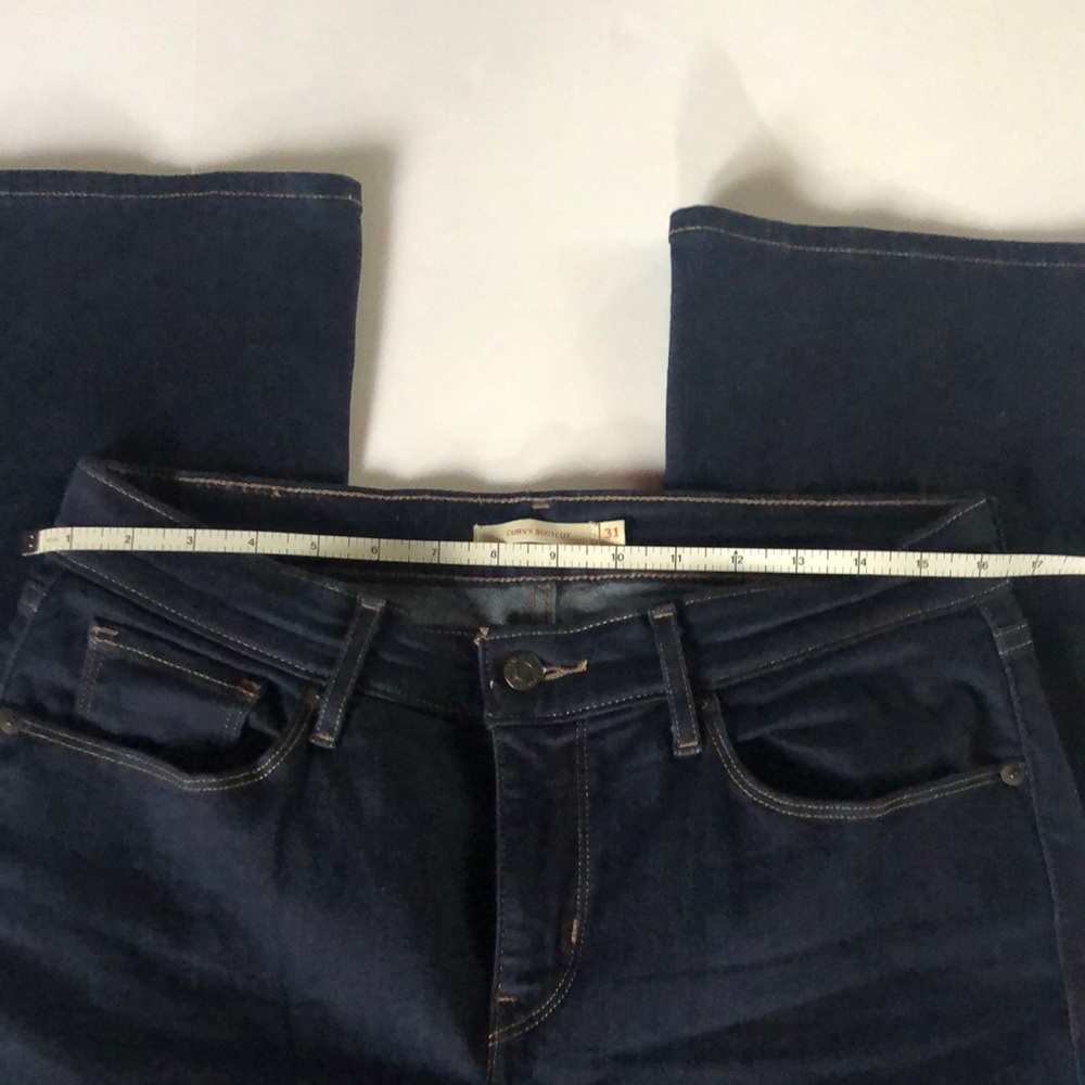 A bootcut Levi Jean